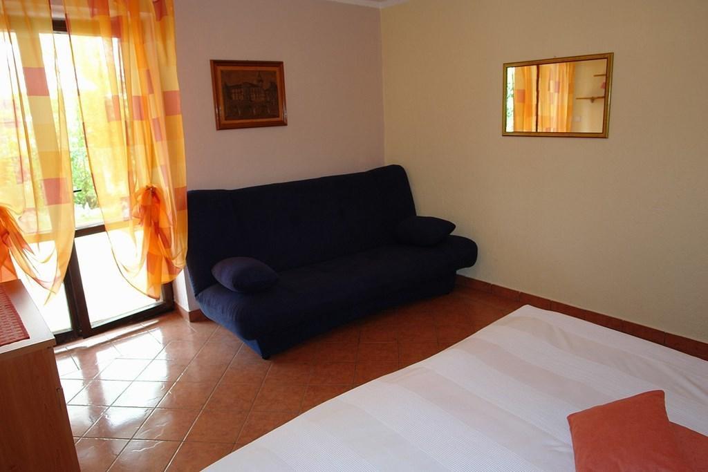 2 Bedroom Amazing Apartment In Crikvenica Room photo