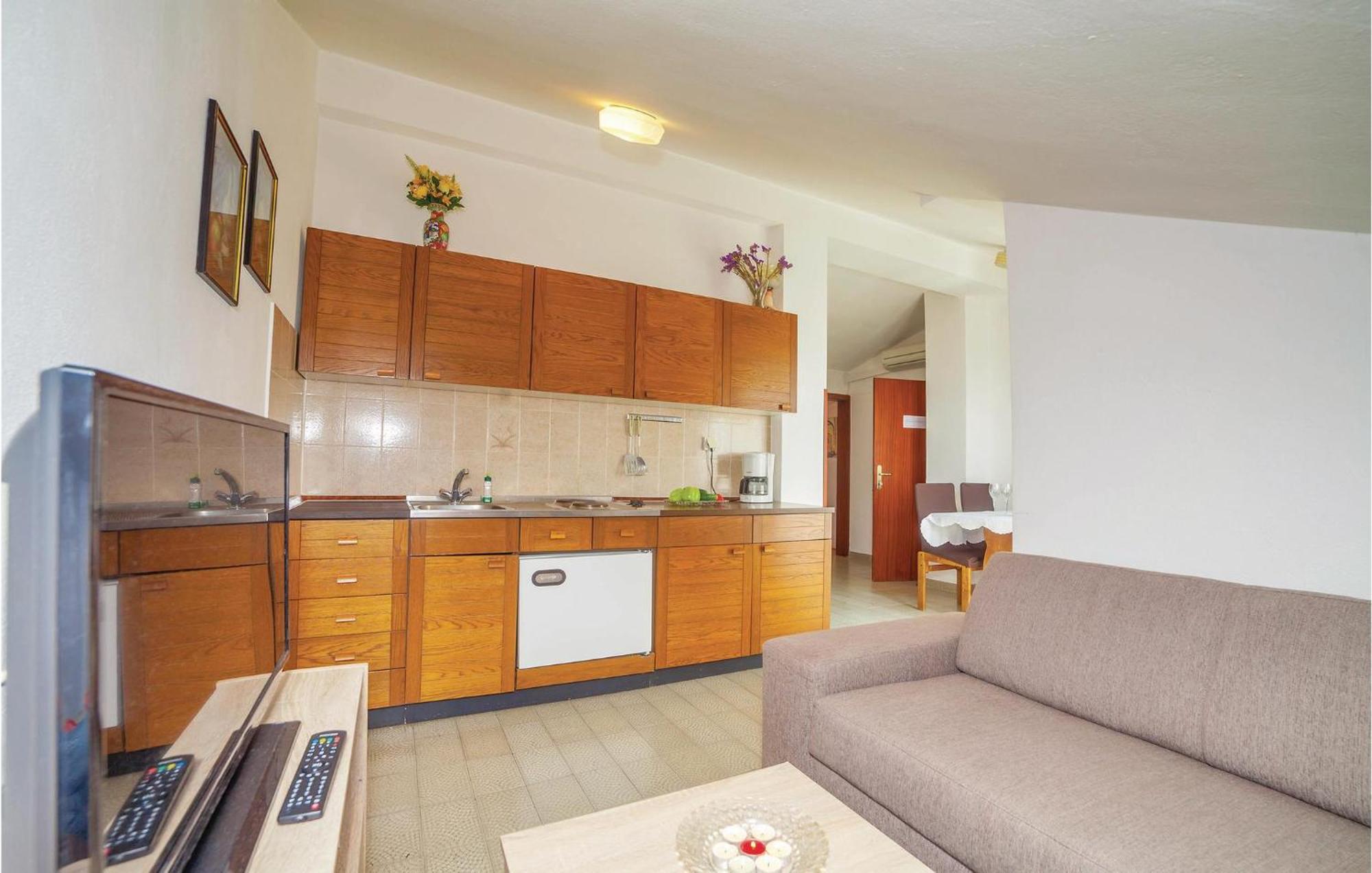 2 Bedroom Amazing Apartment In Crikvenica Exterior photo