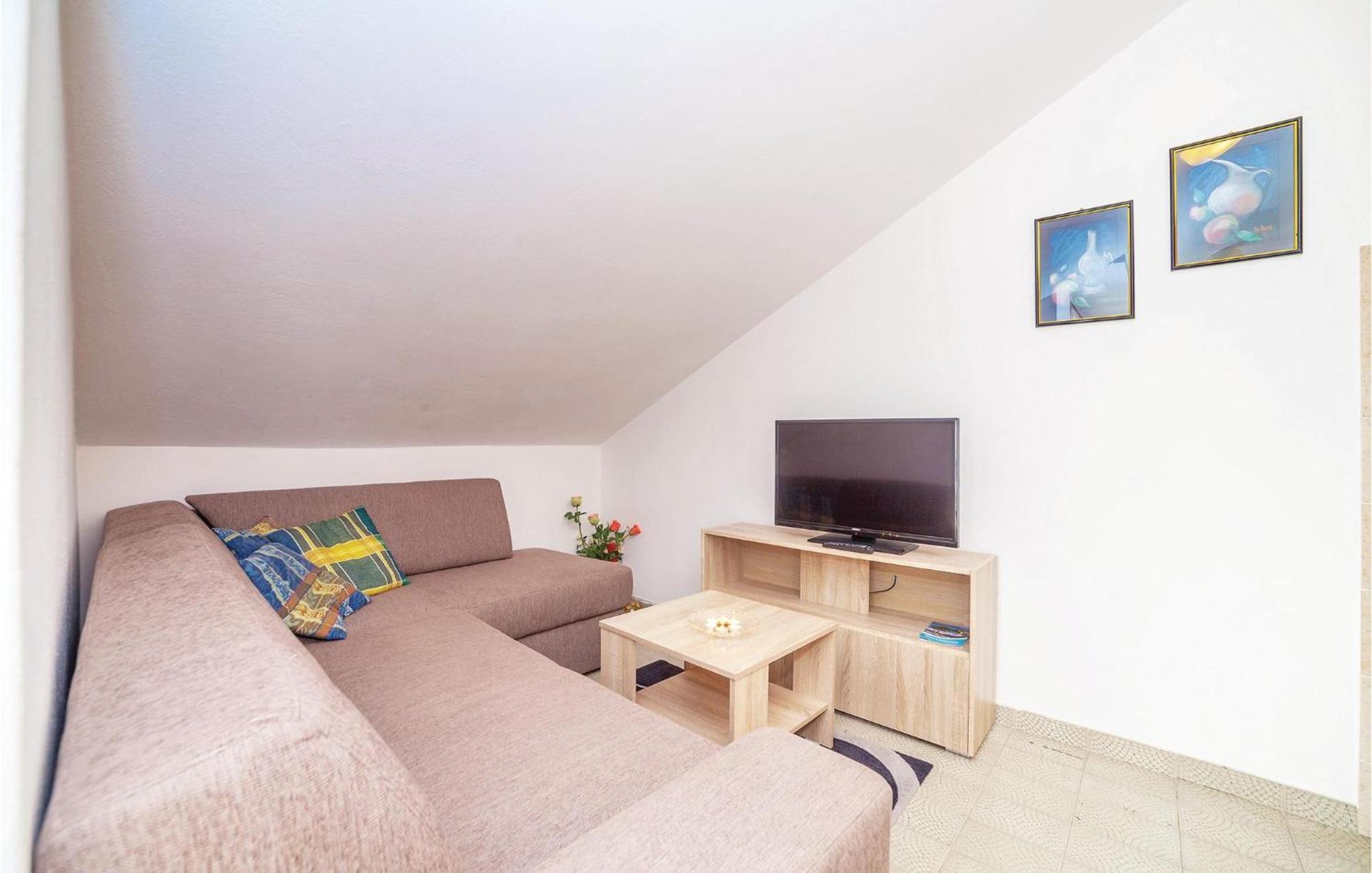 2 Bedroom Amazing Apartment In Crikvenica Exterior photo