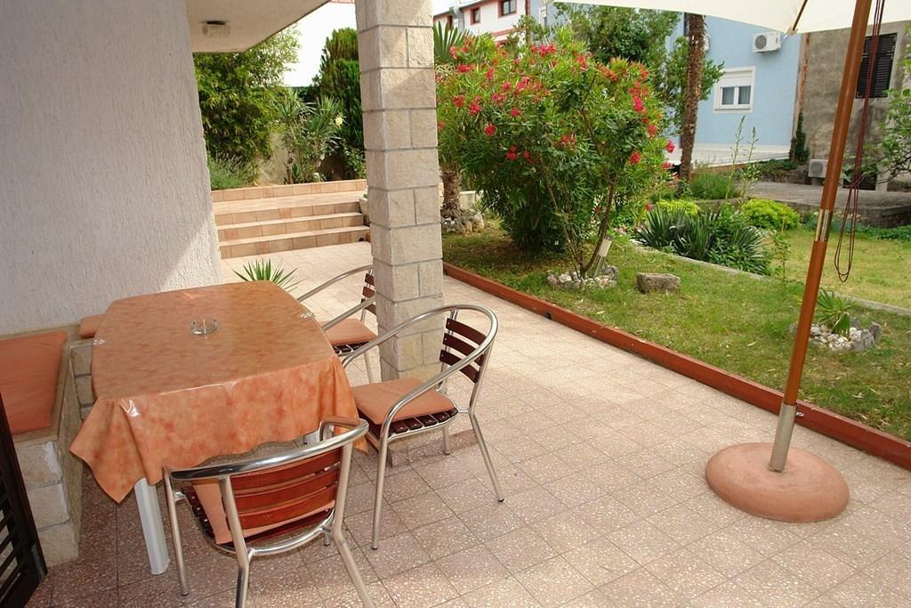 2 Bedroom Amazing Apartment In Crikvenica Room photo